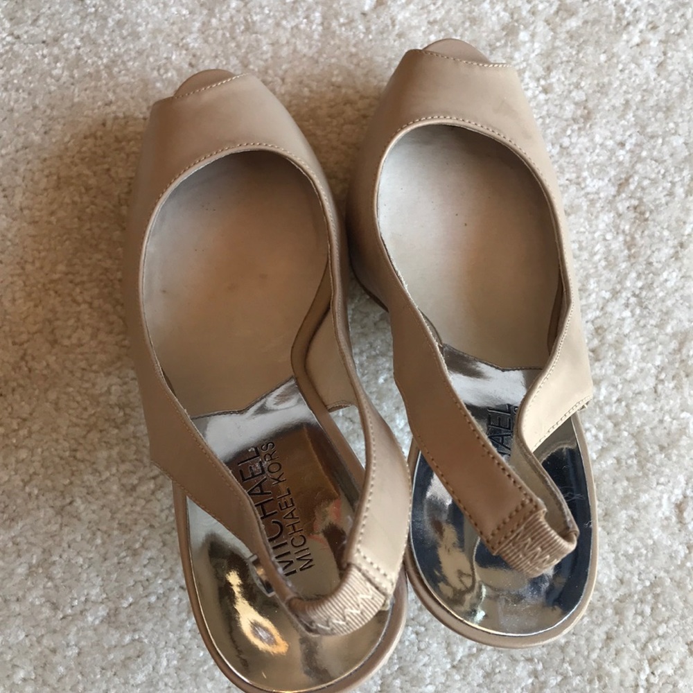 Michael Michael Kors peep toe neutral/nude heels - Picture 2 of 7